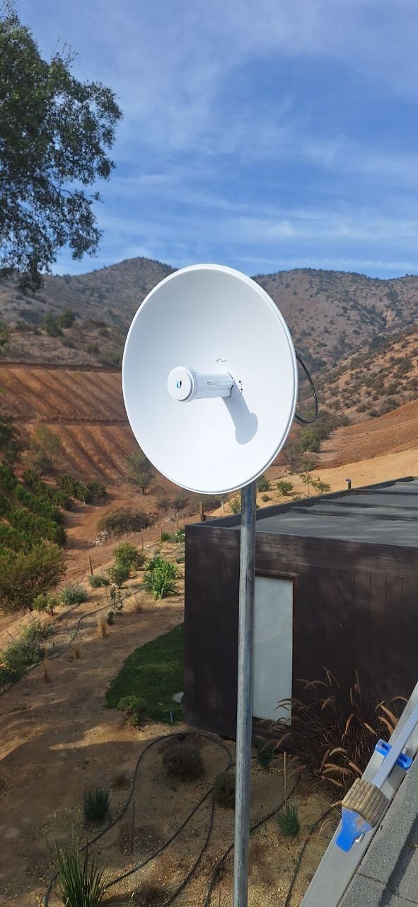 Antena Ubiquiti en poste